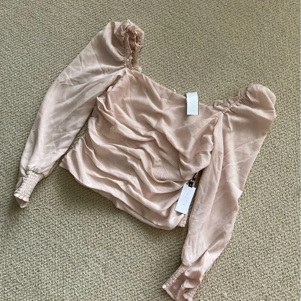 NEW ASTR The Label Puff Long Sleeve Blouse Off Shoulder Blush Sz XL Smocked NWT